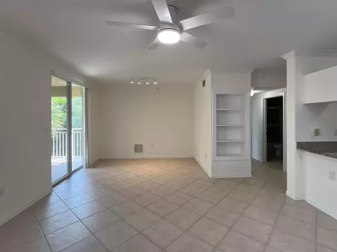 6410 Emerald Dunes Dr #307, West Palm Beach, FL 33411