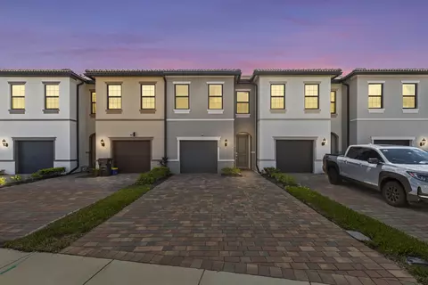 4828 Chantilly Rd, Lake Worth, FL 33467