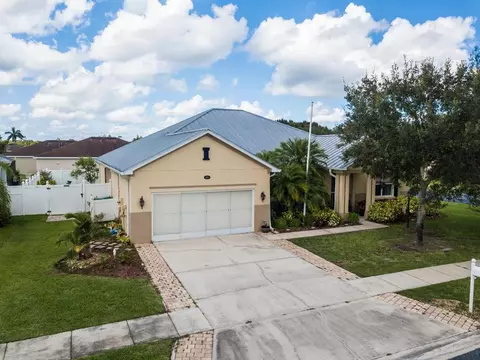 100 Salazar Ln, Sebastian, FL 32958