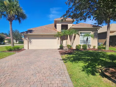 377 NW Stratford Ln, Port Saint Lucie, FL 34983