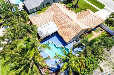 9707 Sun Pointe Dr, Boynton Beach, FL 33437