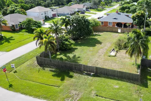 498 SW Namoit Pl, Port St Lucie, FL 34953