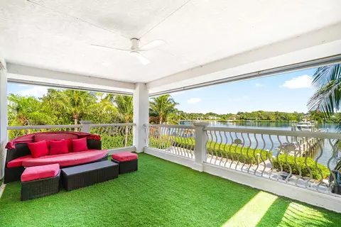 Exterior - 5447 Center St, Jupiter, FL 33458 photo 4 of 9