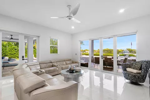 Living - 5447 Center St, Jupiter, FL 33458 photo 5 of 6