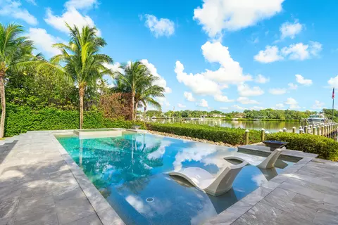 Exterior - 5447 Center St, Jupiter, FL 33458 photo 7 of 9