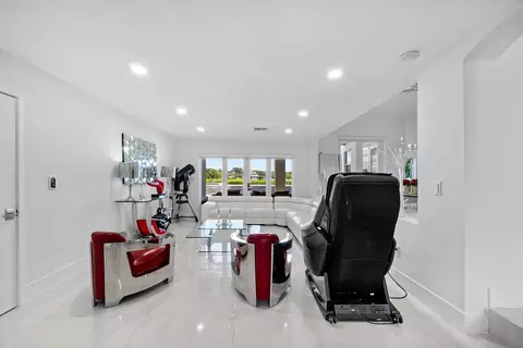 Living - 5447 Center St, Jupiter, FL 33458 photo 2 of 6
