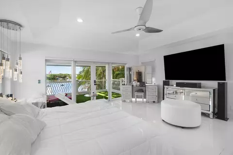 Bedroom - 5447 Center St, Jupiter, FL 33458 photo 3 of 6