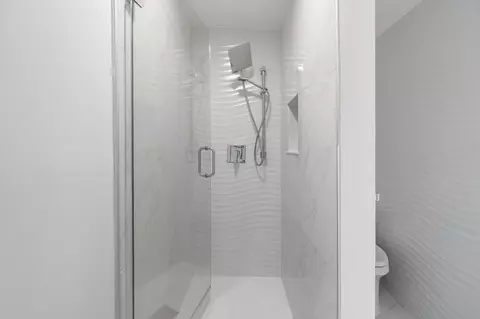 Bath - 5447 Center St, Jupiter, FL 33458 photo 2 of 6