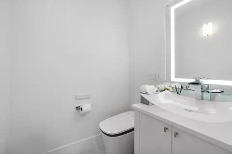 Bath - 5447 Center St, Jupiter, FL 33458 photo 4 of 6