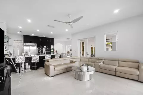 Living - 5447 Center St, Jupiter, FL 33458 photo 6 of 6