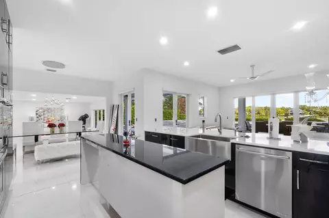 Kitchen - 5447 Center St, Jupiter, FL 33458 photo 2 of 4