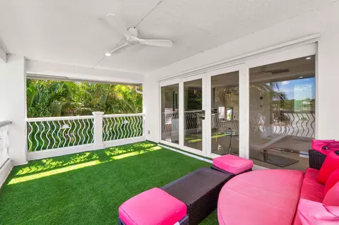Exterior - 5447 Center St, Jupiter, FL 33458 photo 5 of 9