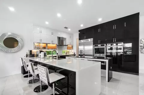 Kitchen - 5447 Center St, Jupiter, FL 33458 photo 4 of 4