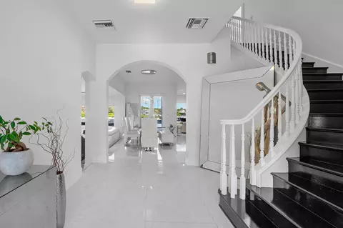 Entry Way - 5447 Center St, Jupiter, FL 33458 photo 2 of 2