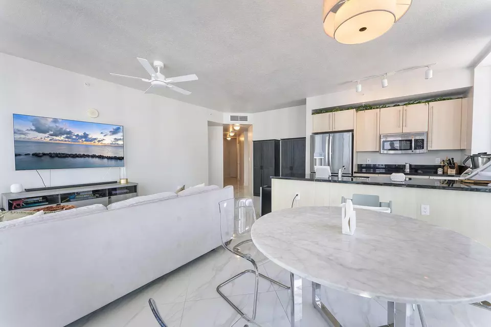 Dining - 1111 SW 1st Ave #2420-N, Miami, FL 33130 photo 2 of 4