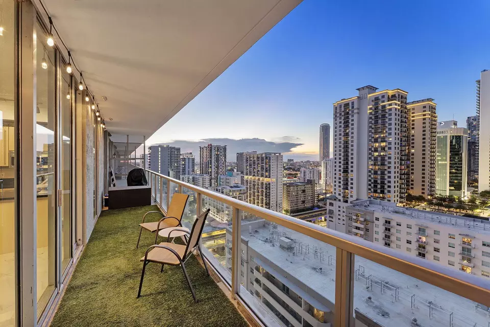 Exterior - 1111 SW 1st Ave #2420-N, Miami, FL 33130 photo 4 of 15