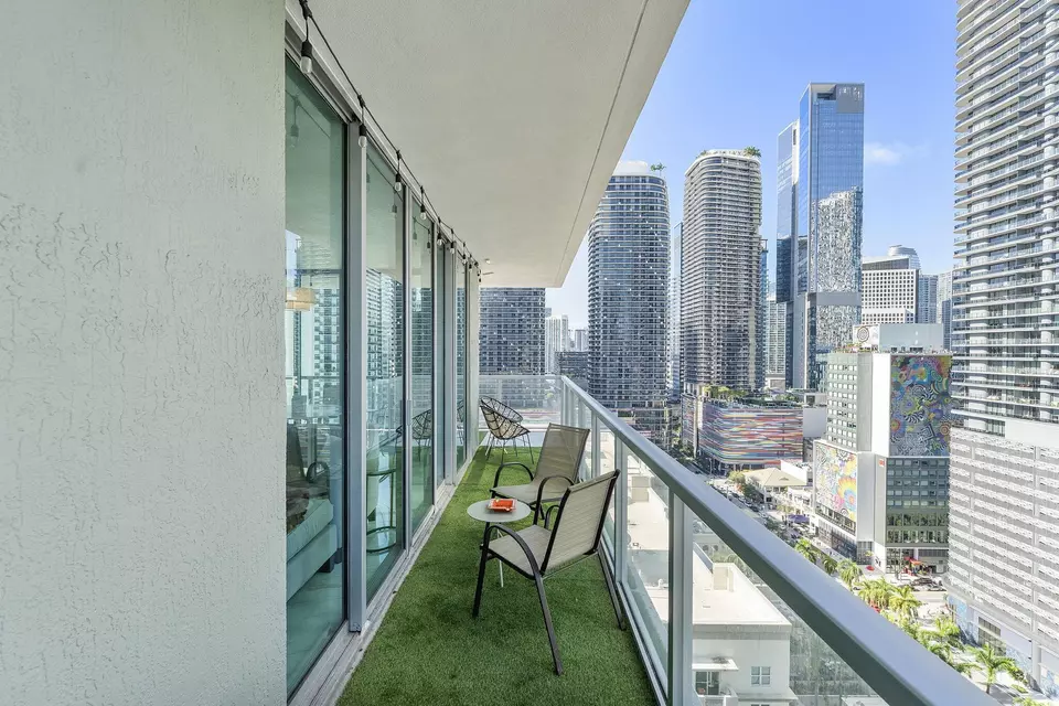 Exterior - 1111 SW 1st Ave #2420-N, Miami, FL 33130 photo 8 of 15