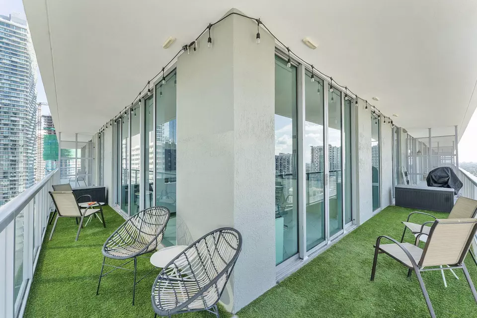 Exterior - 1111 SW 1st Ave #2420-N, Miami, FL 33130 photo 1 of 15