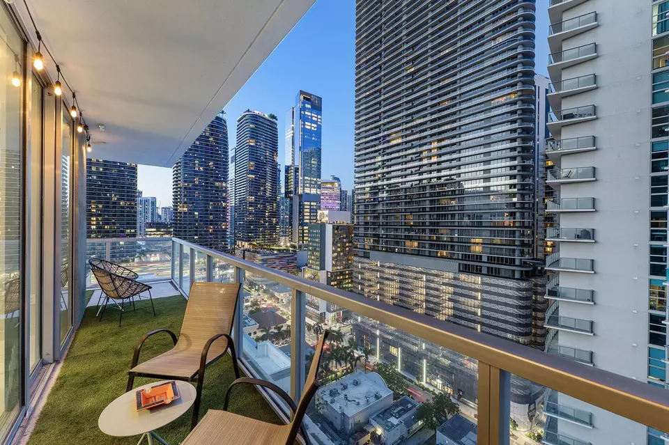 Exterior - 1111 SW 1st Ave #2420-N, Miami, FL 33130 photo 3 of 15