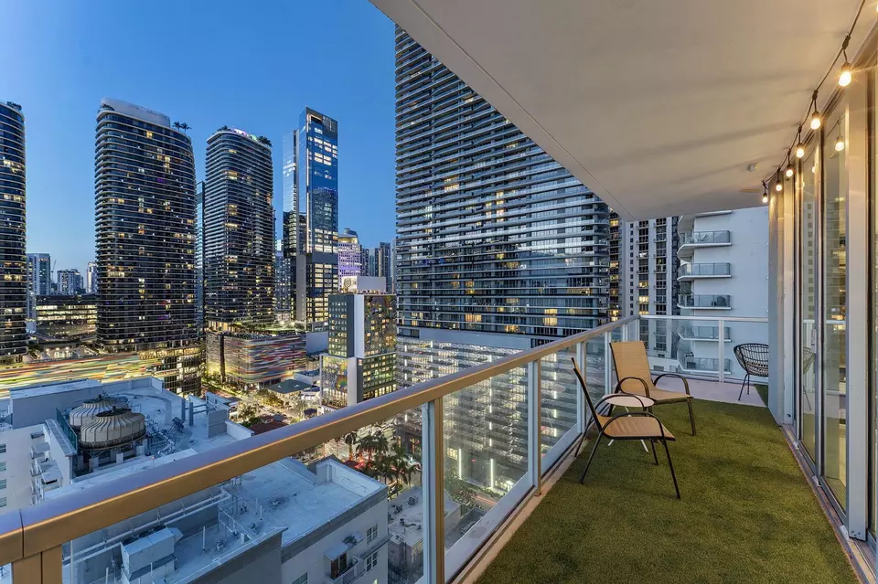 Exterior - 1111 SW 1st Ave #2420-N, Miami, FL 33130 photo 5 of 15