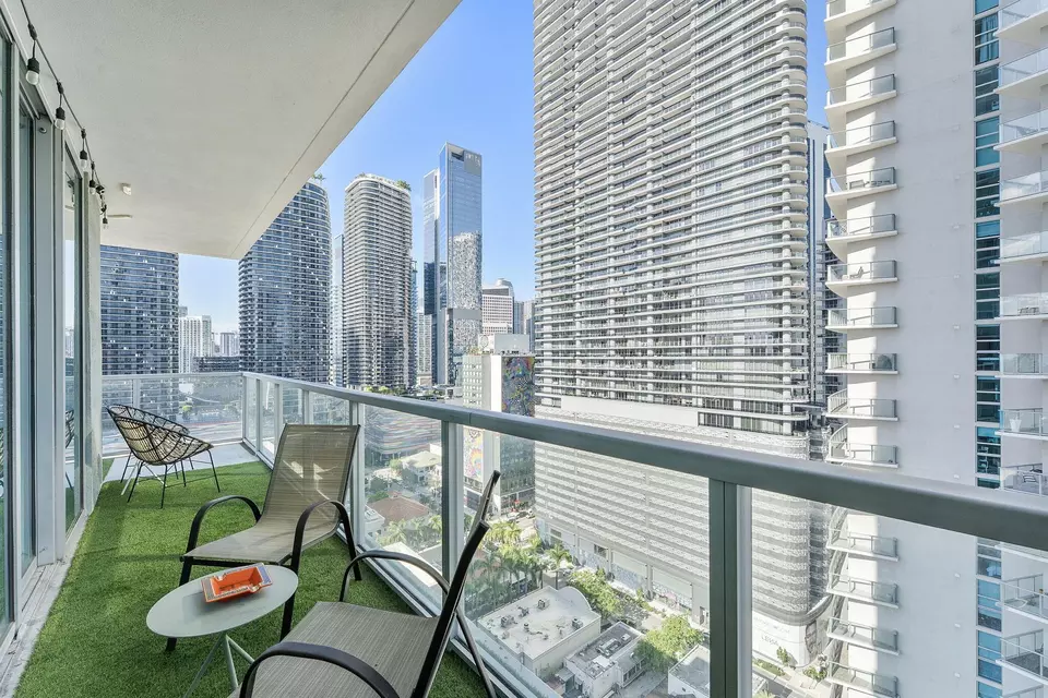 Exterior - 1111 SW 1st Ave #2420-N, Miami, FL 33130 photo 7 of 15