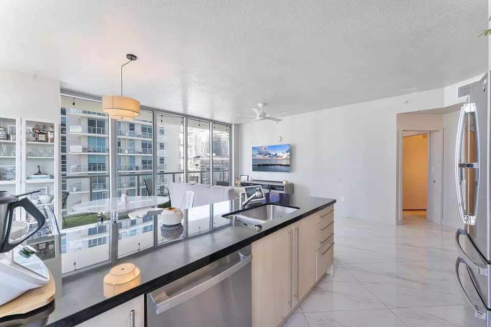 Kitchen - 1111 SW 1st Ave #2420-N, Miami, FL 33130 photo 1 of 5