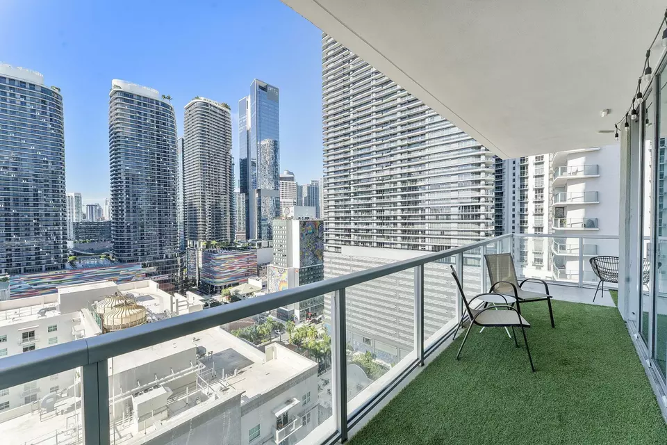 Exterior - 1111 SW 1st Ave #2420-N, Miami, FL 33130 photo 6 of 15