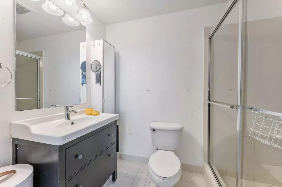 Bath - 1111 SW 1st Ave #2420-N, Miami, FL 33130 photo 1 of 4