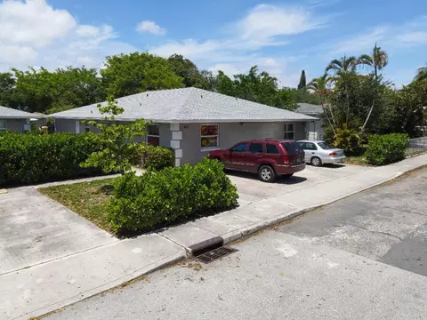 909 S N St, Lake Worth Beach, FL 33460