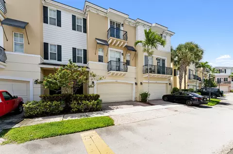 671 NW 38th Cir, Boca Raton, FL 33431