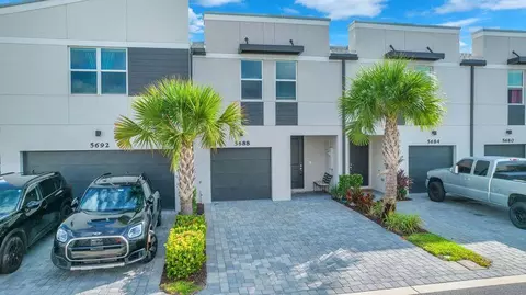 5688 Mentmore Dr, Mangonia Park, FL 33407