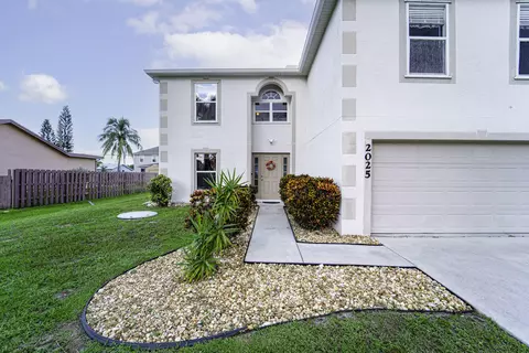 2025 SW Capeador St, Port Saint Lucie, FL 34953