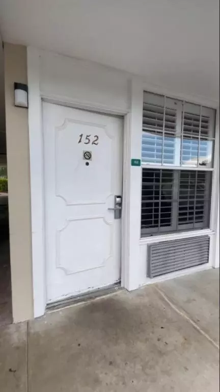 2555 9th St N #152, Naples, FL 34103