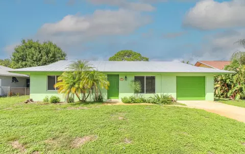 431 NE Julia Ct, Jensen Beach, FL 34957