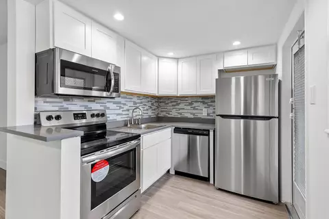 2191 NE 1st Ct #104, Boynton Beach, FL 33435