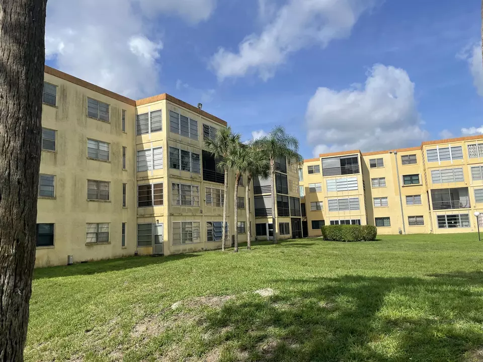 Exterior - 9273 SW 8th St #117, Boca Raton, FL 33428 photo 3 of 4