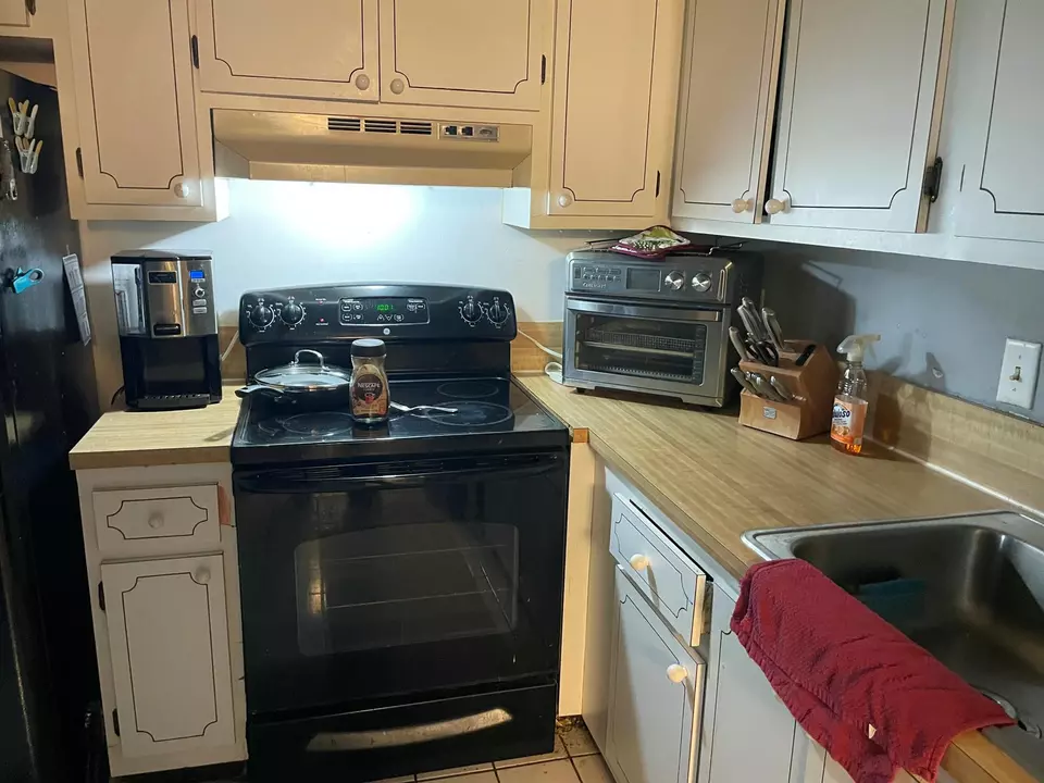 Kitchen - 9273 SW 8th St #117, Boca Raton, FL 33428 photo 2 of 2