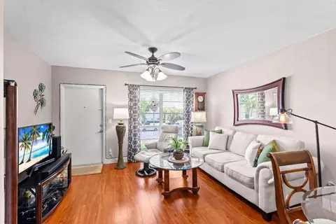 309 Circle 202 S #202, Boynton Beach, FL 33435