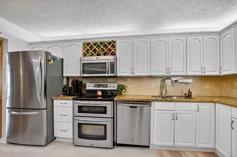 5650 Camino Del Sol #200, Boca Raton, FL 33433