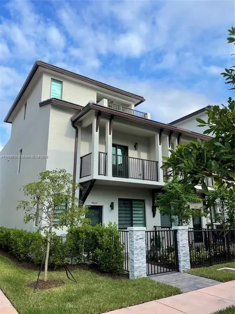4663 NW 83rd Pkwy, Doral, FL 33166