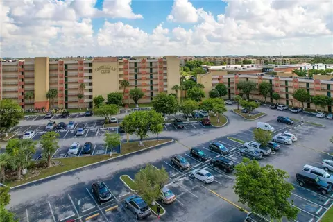 9405 W Flagler #D205, Miami, FL 33174