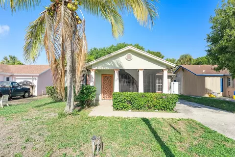 1135 Freshwater Lks, West Palm Beach, FL 33401