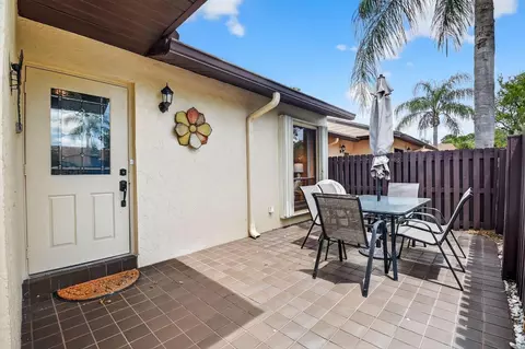 612 Sea Pne #F, Greenacres, FL 33415