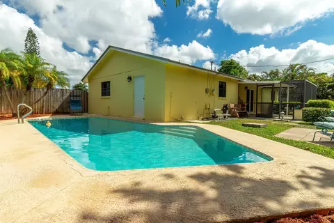 9240 Honeywell Rd, Lake Worth, FL 33467