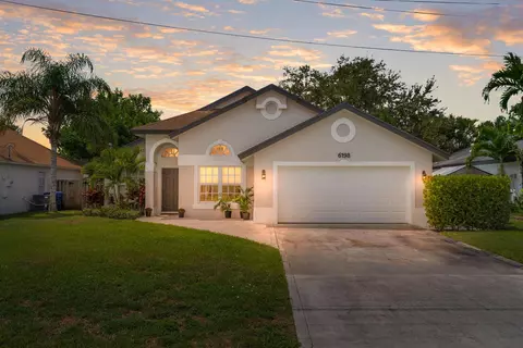 6198 Hollywood St, Jupiter, FL 33458