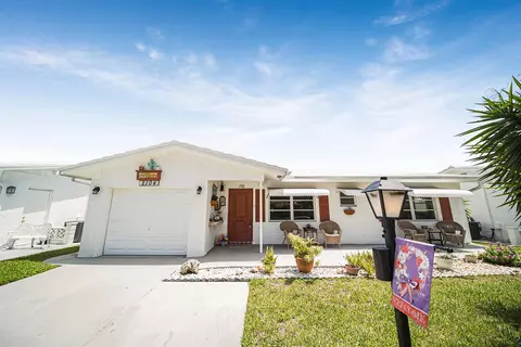 2104 SW 24th St, Boynton Beach, FL 33426
