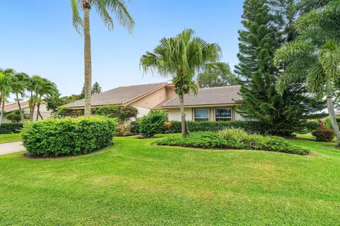 13692 Crosspointe Dr, Palm Beach Gardens, FL 33418