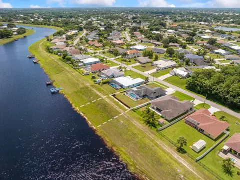 162 SW Dalton Cir, Port Saint Lucie, FL 34953