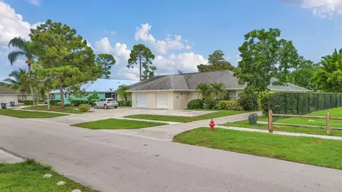 14010 Veronica Ct, Wellington, FL 33414