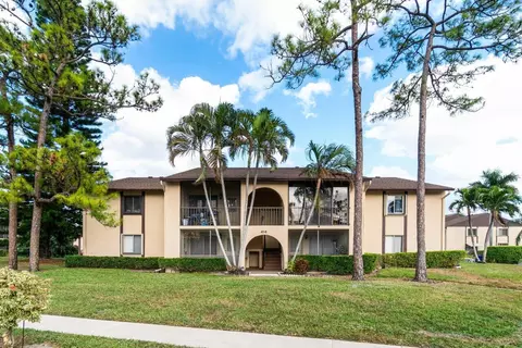 414 Pine Glen Ln #D-2, Greenacres, FL 33463